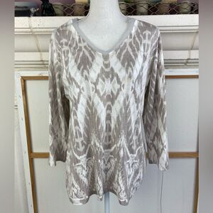 Chicos beautiful V neck top w/chiffon in neckline neutral tribal southwest print